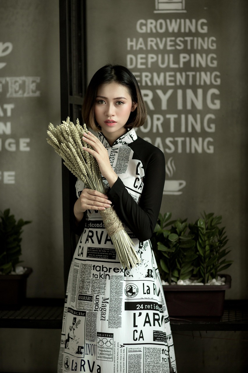 東方魅力展現(xiàn)，最新美女旗袍時尚風采圖片欣賞